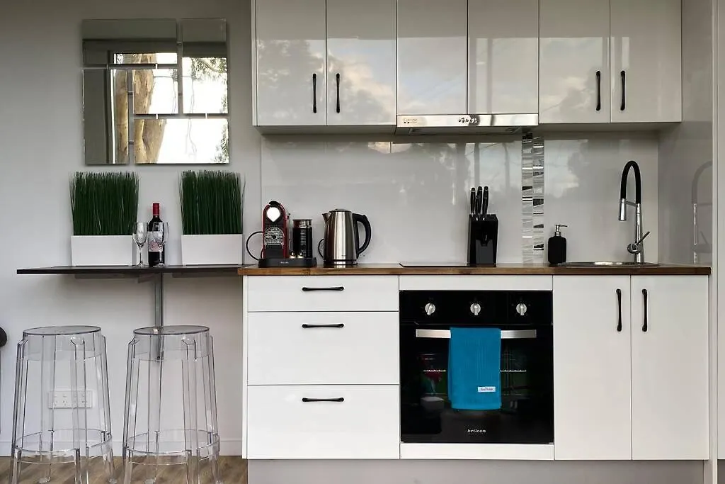 בית נופש קנברה Tiny House In Belconnen 1Br Self Contained Complete Home Filtration As Seen On The Block Phillip Island Wine אוסטרליה