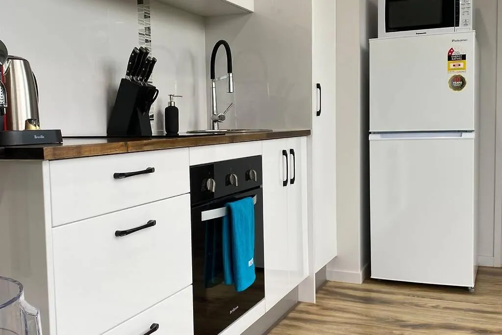 קנברה Tiny House In Belconnen 1Br Self Contained Complete Home Filtration As Seen On The Block Phillip Island Wine בית נופש