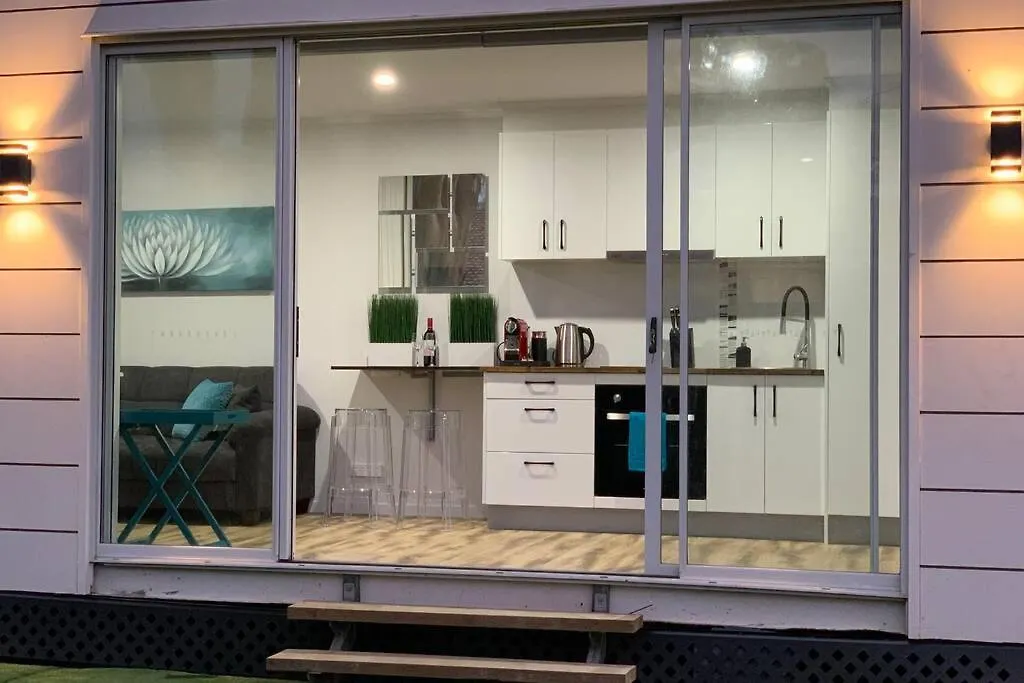 קנברה Tiny House In Belconnen 1Br Self Contained Complete Home Filtration As Seen On The Block Phillip Island Wine