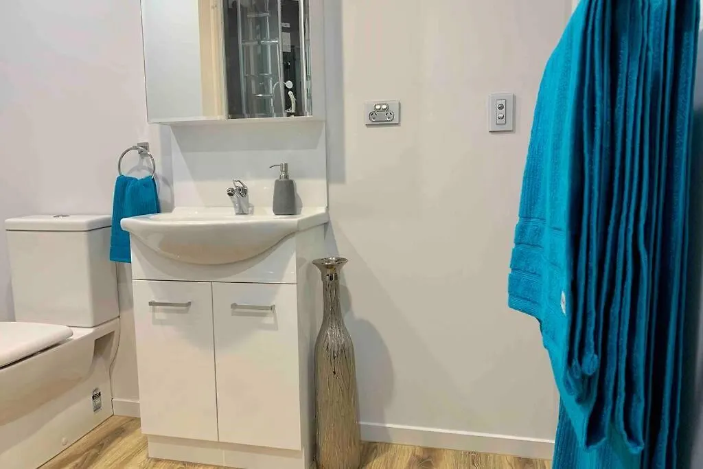 קנברה Tiny House In Belconnen 1Br Self Contained Complete Home Filtration As Seen On The Block Phillip Island Wine בית נופש